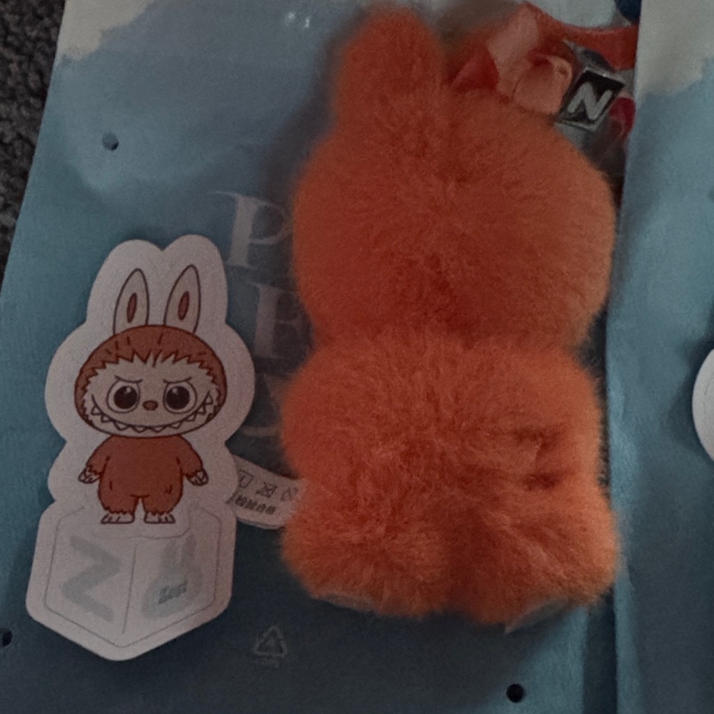 NEW The Monsters Labubu Pin for Love charm plush. - Picture 2 of 3